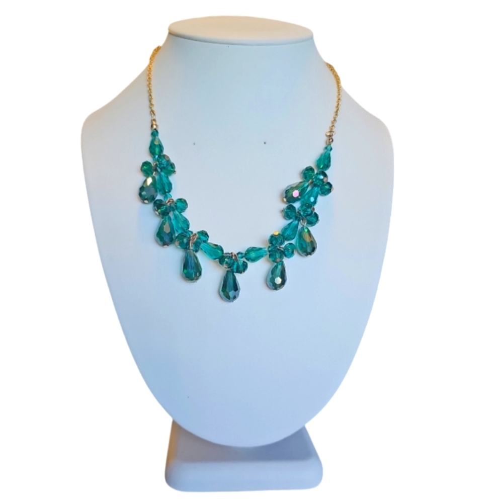 Vintage Natural Green Andara Crystal Teardrop Gold Tone Necklace.